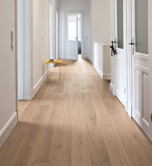 Parquet Massif En Chene Verni Parquet Massif Chene Vitrifie Un Touche Bois Raffine